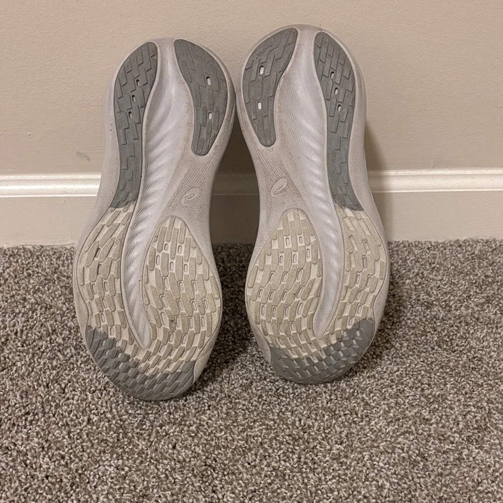 Asics Gel Nimbus 26 (women’s 9.5) 🤍🩶 - Picture 7 of 7